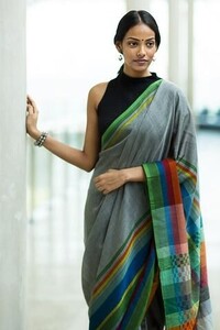 Shop Designer Dresses, Sarees, Tops and more Online _ Fashionmarket_lk.jpeg