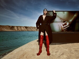 330360136_VogueItaliaJuly2017-5.thumb.jpg.28b5a8e8ae86f054f3f3f0e110ec7a43.jpg