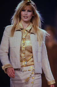 353179931_chanel-fw-1996(13).thumb.jpg.908aeeff6b5ce7f9fd7dd8147d78f7b2.jpg