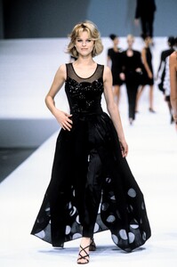 360614558_Escada1997WomenRTW80.thumb.jpg.1a09800a0e227af2336e40db9e27bb2d.jpg