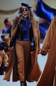 385805721_byblos-fw-1993(4).thumb.jpg.1e2ee6e891f1f52d783f21b6cfae55ab.jpg