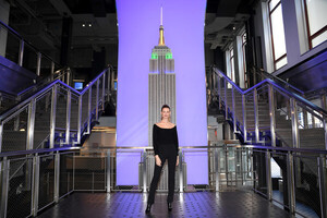 Behati+Prinsloo+Empire+State+Building+Behati+tXWP815emIxl.jpg