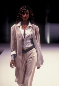 399672396_Krizia1997WomenRTW2.thumb.jpg.13cacf2c69ac7c870a6f9f578a0c69d7.jpg