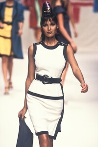 408222947_EmanuelUngaro1995WomenRTW86.thumb.jpg.46f3345769e41a4a3de79232d13e1f03.jpg