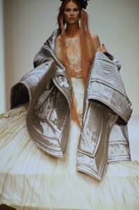 409947357_john-galliano-ss-1994(4).thumb.jpg.fa5f0510d44b5a8a05c767d0ec32df4c.jpg