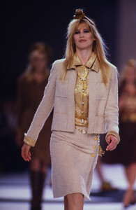 412222526_chanel-fw-1996(9).thumb.jpg.76308392db2d54adb3b33139fe5355f8.jpg