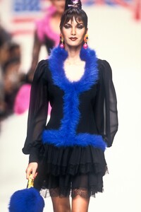 413876056_EmanuelUngaro1995WomenRTW112.thumb.jpg.46738609b411d8f3f0f4d417fe204988.jpg