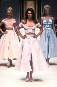 423745143_HerveLeger1996WomenRTW164.thumb.jpg.ac3aa843a5b1f1de631117316e4824be.jpg