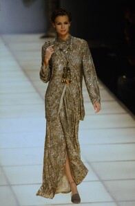 447856787_giorgio-armani-ss-1994(10).thumb.jpg.44bdb5cab7b729a4072b710ffc813c8f.jpg