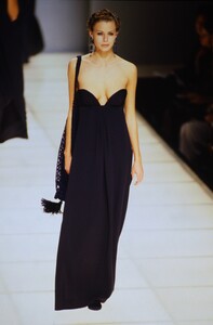 480366506_giorgio-armani-ss-1994(9).thumb.jpg.c9c3e7751a99156ecb92560f01689ff4.jpg