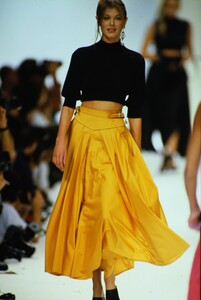 489686329_christian-dior-ss-1994(2).thumb.jpg.ccd9765b9443dd45d78ae6b03ca573c1.jpg