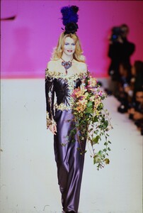 505758904_ysl-fw-1996(15).thumb.jpg.5c1b510ee1e42762855bb1a01bc8419b.jpg