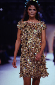 508912423_chanel-fw-1996(12).thumb.jpg.4cf6bf8bf253ecf76808b2801d57c321.jpg