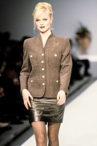 519190370_Escada1996WomenRTW12.thumb.jpg.38b0051ebe961fc22421c36b40e3d90d.jpg