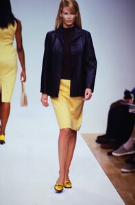 526891719_prada-fw-1995(3).thumb.jpg.f46bb59e36ea6fc2dcf0a53b9998498b.jpg