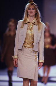 548628911_chanel-fw-1996(10).thumb.jpg.4187c28e879f52c9a6ddcb66ae074a40.jpg