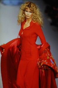 559463801_chloe-fw-1995(9).thumb.jpg.4f8e573902023a87b0c4edc1f3792164.jpg