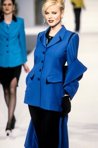 580077284_Escada1996WomenRTW28.thumb.jpg.78ee089241b373a2558de0b6176d7906.jpg