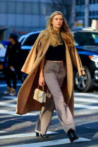 607252069_StreetStyleNewYork_lesplusbeauxlooksdelaFashionWeek-Elle.thumb.png.d433a0522ff4ba3281f669a44840053d.png