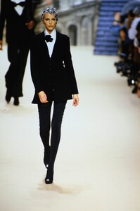 611734644_chanel-fw-1994(15).thumb.jpg.628d4b7d89197de73348f02c8c8a8ffa.jpg