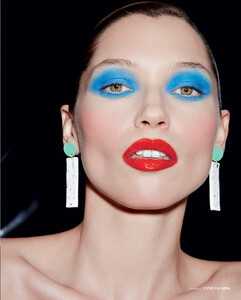 623898232vogue_czech_april_2020_hana_claire_rothstein_christopher_maul-7bada2e2fe59063007bf718ccf785be9612e02be6ba9546a0c69622e1ef222bee7_thumb.thumb.jpg.e72309a7c4dfece141e02129d75f335a.jpg