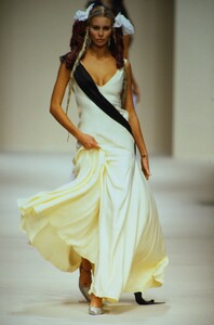 691934435_john-galliano-ss-1994(3).thumb.jpg.f4d12e8a84c27b277c861a7a29b1a6c2.jpg