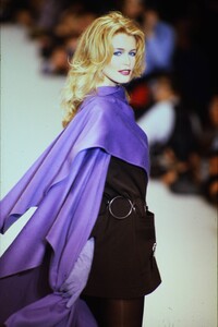 737100544_ysl-fw-1996(13).thumb.jpg.40c5323f710a0e9970e06d550b545323.jpg