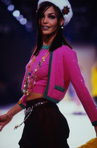 745788477_chanel-fw-1996(8).thumb.jpg.e4ecf96c6e30b394f19f0c59f112c10d.jpg