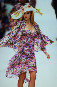 765169732_ysl-ss-1992(4).thumb.jpg.56ba0e80fbf3d65f7e85a35d2caa80c1.jpg