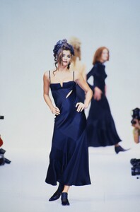 787408675_john-galliano-ss-1992(3).thumb.jpg.57aeeef6b44e59e5e83e65b471bc30bd.jpg