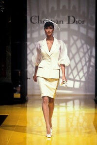 795390672_ChristianDior1995HauteCouture23.thumb.jpg.f477e4bc185af219a4e47f27db93106d.jpg