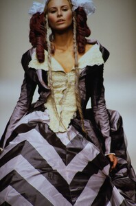 832345350_john-galliano-ss-1994(5).thumb.jpg.a0f5270cdf8a6e7464ad919909cdc74a.jpg