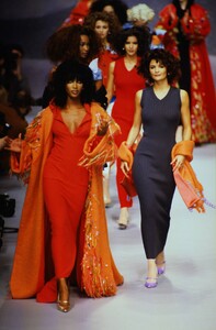 84616189_chloe-fw-1995(28).thumb.jpg.1617c7b58889df0cbedc8140bfade588.jpg