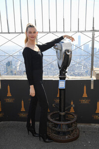 Behati+Prinsloo+Empire+State+Building+Behati+6ZUqAe__9qZl.jpg