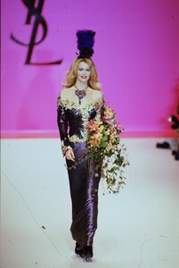 896632384_ysl-fw-1996(17).thumb.jpg.8cbfdf6cc868f25873c00f3fc71e27ed.jpg