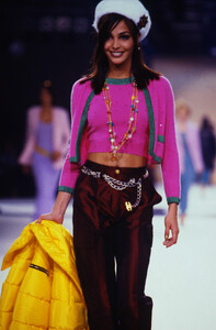 902725583_chanel-fw-1996(9).thumb.jpg.c683a314d8c0885d67fdb05fa134d310.jpg