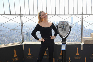 Behati+Prinsloo+Empire+State+Building+Behati+z9JOkIrRZTOl.jpg