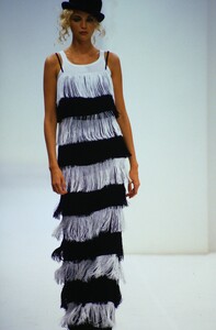 943869515_dolce-gabbana-ss-1994(6).thumb.jpg.787db052d18449e5c83dd5e9c4d7b6fa.jpg