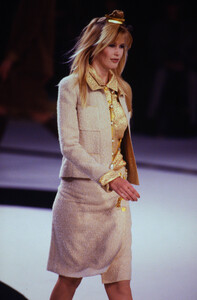 951107034_chanel-fw-1996(11).thumb.jpg.c765055e81649cddd04da46eb29f2cfa.jpg