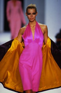 989677703_isaac-mizrahi-fw-1986(6).thumb.jpg.230464c3b72dff09a2f1743236597776.jpg