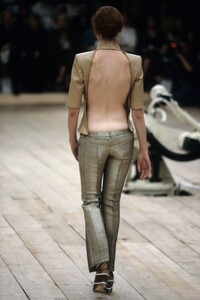 ALEXANDER-MCQUEEN-SPRING-1999-RTW-DETAIL-12-EMILY-SANDBERG.thumb.jpg.5a20eb7e33715f34f1886ca9fd8086c0.jpg