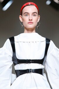 Alexander-McQueen-RTW-FW20-Paris-2506-1583181342.thumb.jpg.60ee4af8a9863e6881a7a76ae92ba3ce.jpg