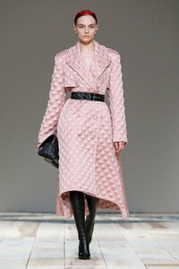 Alexander-McQueen-RTW-FW20-Paris-2629-1583181458.thumb.jpg.4577d3f24fe61b4ec9d385170b3b9c9c.jpg