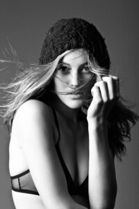 Alexandra-Knight-2010-by-Yves-Kortum-002.thumb.jpg.8e60ea648e4a5e0a287bc2d85289fd69.jpg