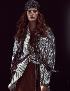 Alexina-Graham-Bohemian-Editorial06.thumb.jpg.6bc662dce5f9e180bb1ed9fe7fe88f39.jpg