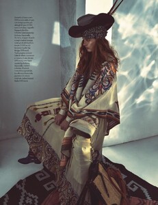 Alexina-Graham-Bohemian-Editorial08.thumb.jpg.c7eb54fd39348ba13d9734866cc5aa7d.jpg