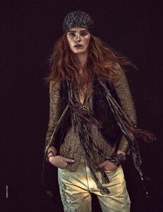 Alexina-Graham-Bohemian-Editorial09.thumb.jpg.dd121b9be7216ea772287d4eb613717a.jpg