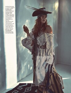 Alexina-Graham-Bohemian-Editorial11.thumb.jpg.3f4db70721ac0d3f8c10d6e95b97bd67.jpg