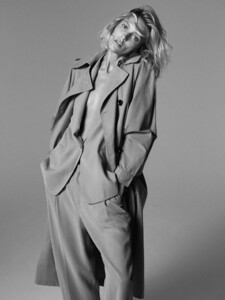 Anja-Rubik-ZARA-FW19-01.thumb.jpg.6b6399c8b00e1f5e80facde878cb976e.jpg