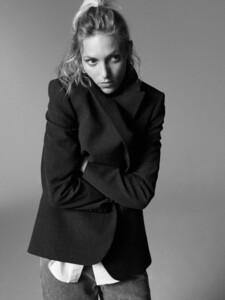 Anja-Rubik-ZARA-FW19-14.thumb.jpg.881e696d641587cfda9e7904e5e75c45.jpg